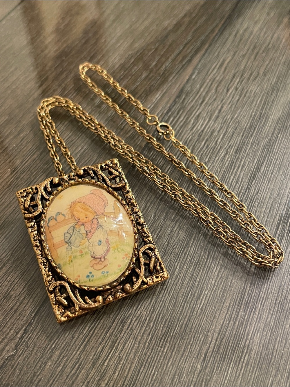 Vintage Precious Moments Portrait Cameo Pendant Necklace
